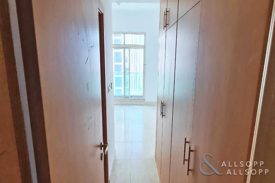 10 Large 3 Bedrooms Apartment | Unfurnished