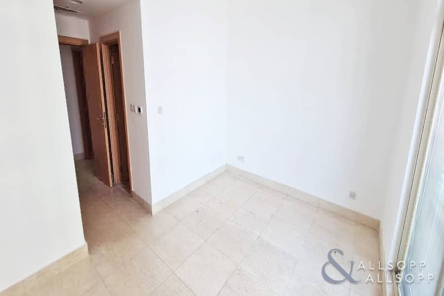 12 Large 3 Bedrooms Apartment | Unfurnished