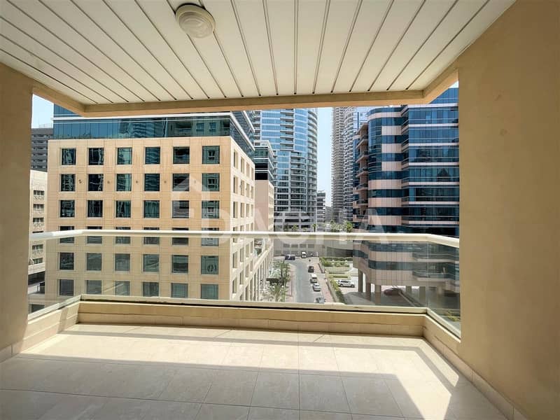 5 Vacant / Marina View / 1 month free
