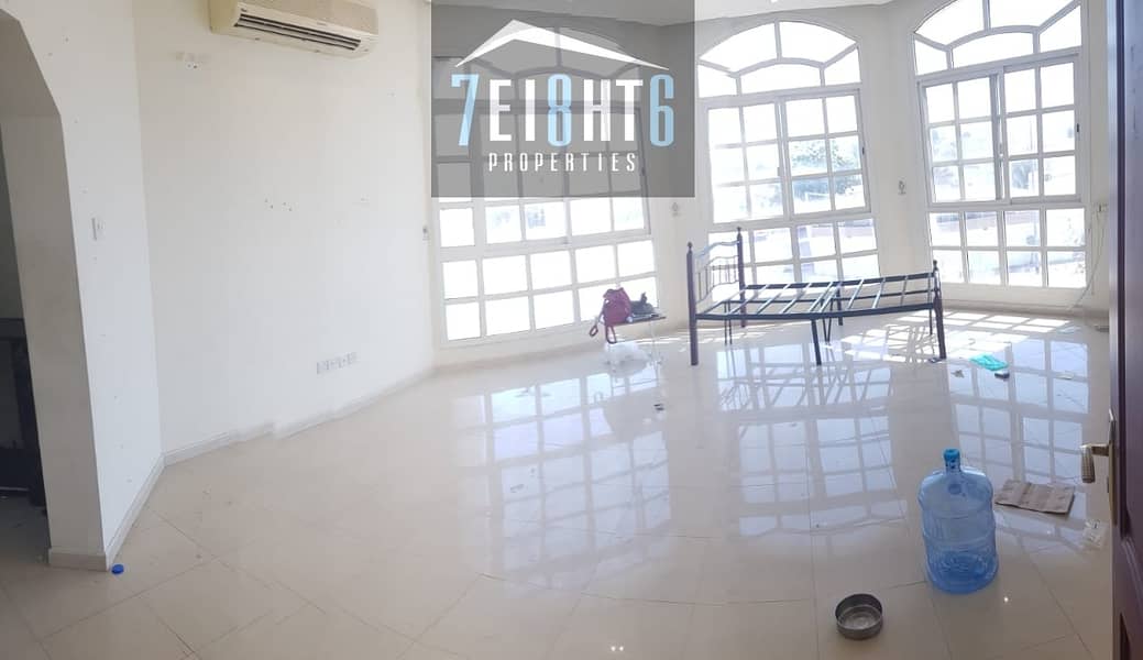 5 Outstanding quality: 4 b/r semi-independent villa + large garden for rent in Jumeirah