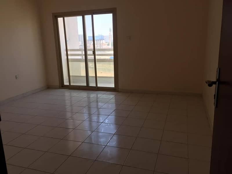 For annual rent in Ajman, an apartment, one room and a hall, in the Rawda 2 area A great location Mecca Al-Mukarramah Street close to Al-Rihan Cafe and close to Sheikh Ammar Street