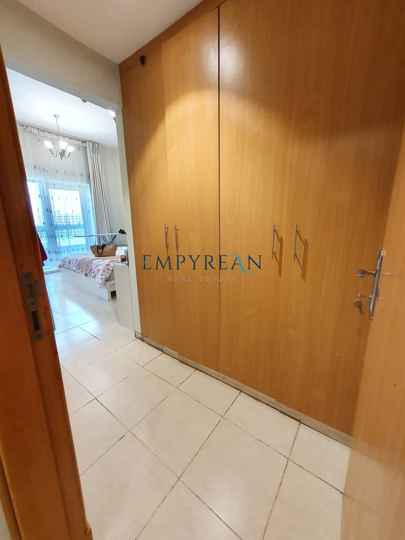 5 NEXT TO BUS STOP 1BHK  FAIMLY BUILDING  AVAILABLE ONLY IN 26999 AED.