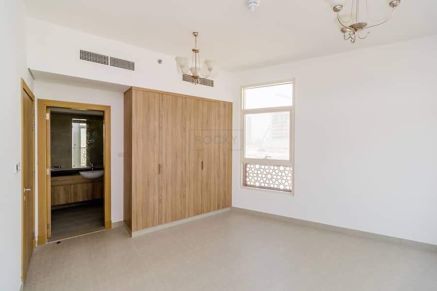 7 Exceptional 3 B/R with Huge Balcony | Closed Kitchen & Separate Laundry Area| Majan