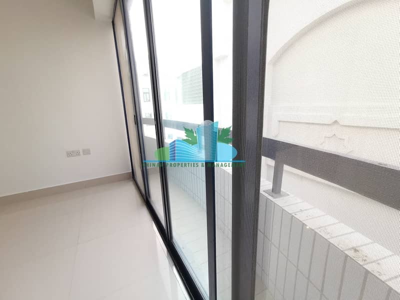 9 Clean|Long Balcony|Built-in cabinet|Modern Glossy Tiled|4 chqs