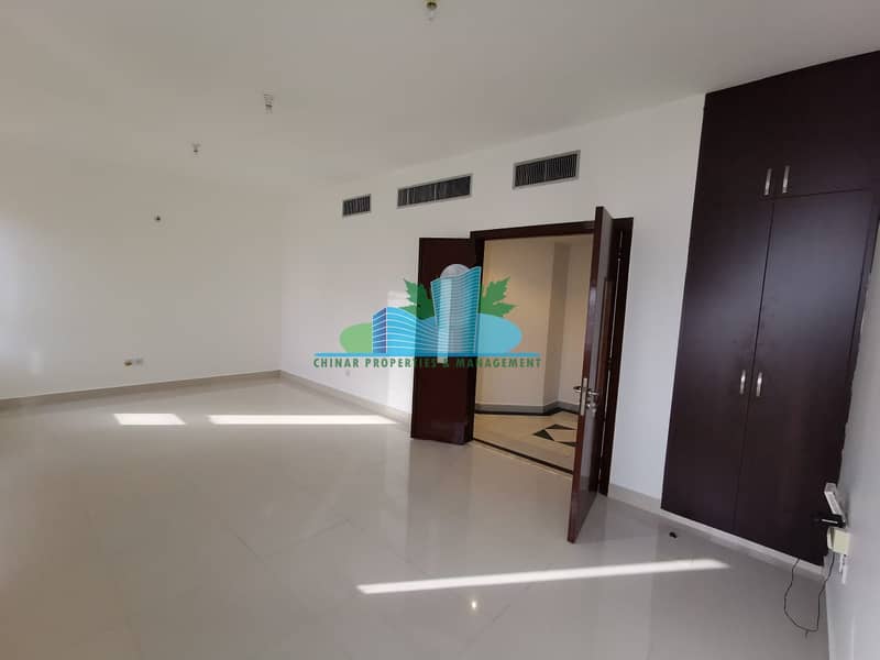2 Big Rooms|Balcony|Built-in cabinetd|Modern Glossy Tiled|4 chqs