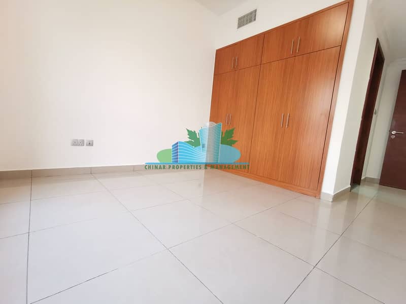 4 Well Maintained|Big Rooms|Modern Glossy Tiled|4 chqs