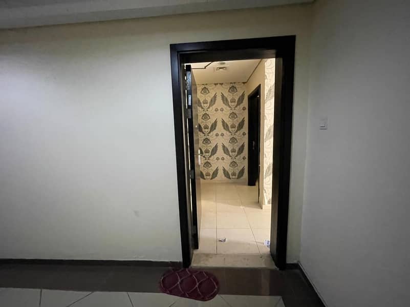 SPACIOUS ONE BHK AVAILABLE IN LILLIES TOWER ONLY 16500 / AED