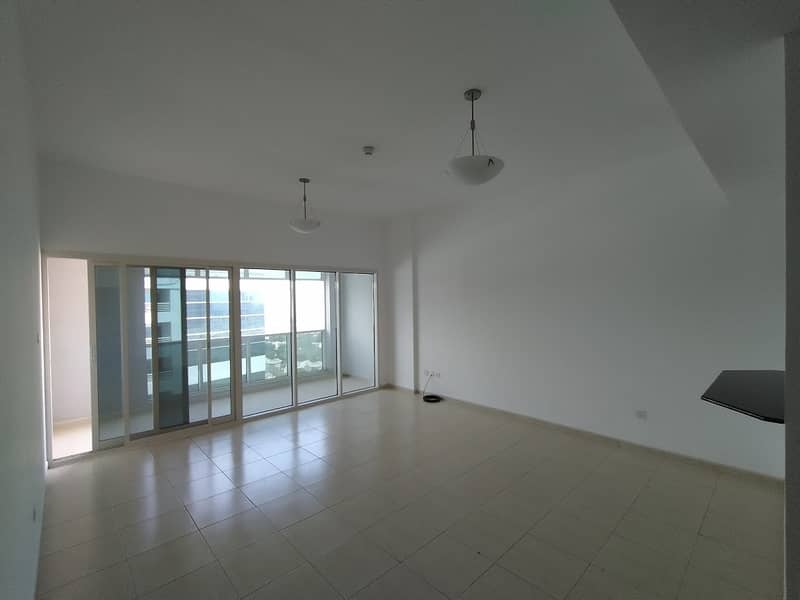 1BR | Spacious | Double Balcony |  Golf View  | Chiller Free | Upto 4 chqs
