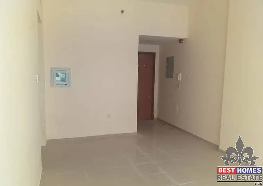 Spacious 2 Bedroom Apartment with Parking