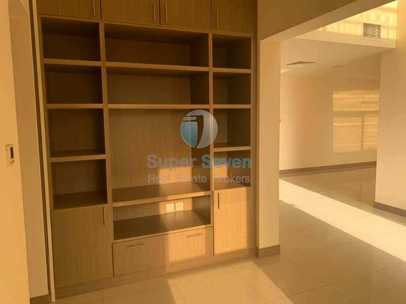 2 Large- 4 Bedroom villa for rent Barashi Sharjah