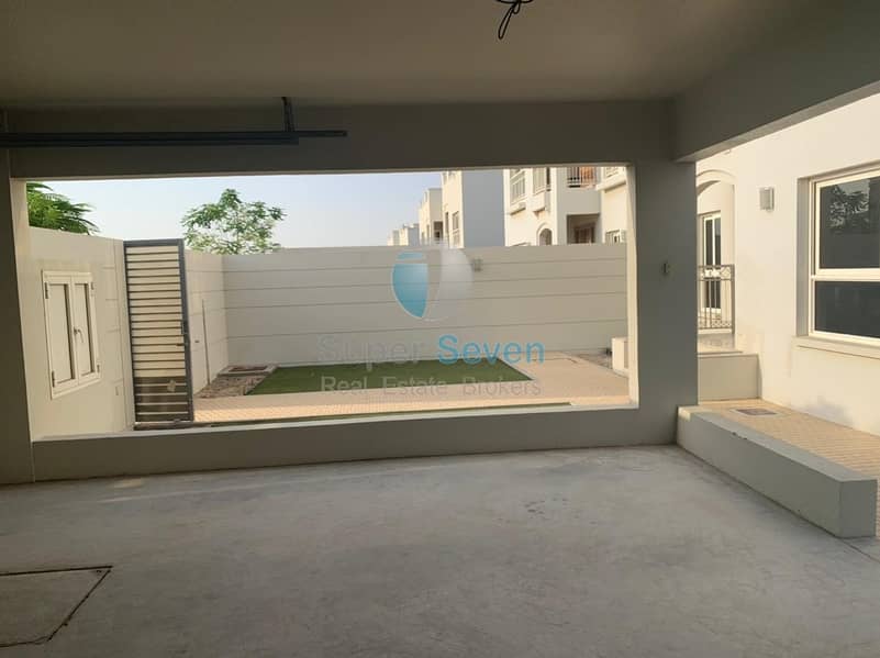 7 Large- 4 Bedroom villa for rent Barashi Sharjah