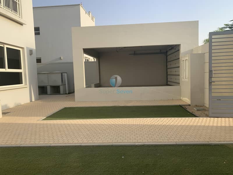 6 Spacious Four Bedroom Villa with Shared Gym and Pool