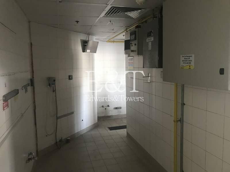 4 DED | Corner Unit |Ready Cold Storage and Kitchen