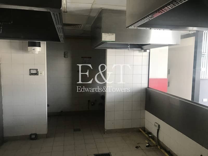 8 DED | Corner Unit |Ready Cold Storage and Kitchen