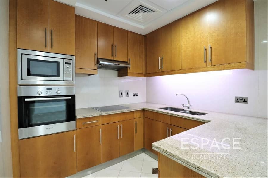 5 Sea Views | Equipped Kitchen | Large 1 Bed plus Study