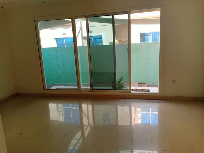 Villa for rent in mirdif 3 rooms and maid room