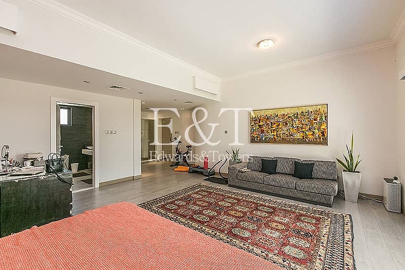8 Elegant E. Foyer| Fully Upgraded | Extended  | JI