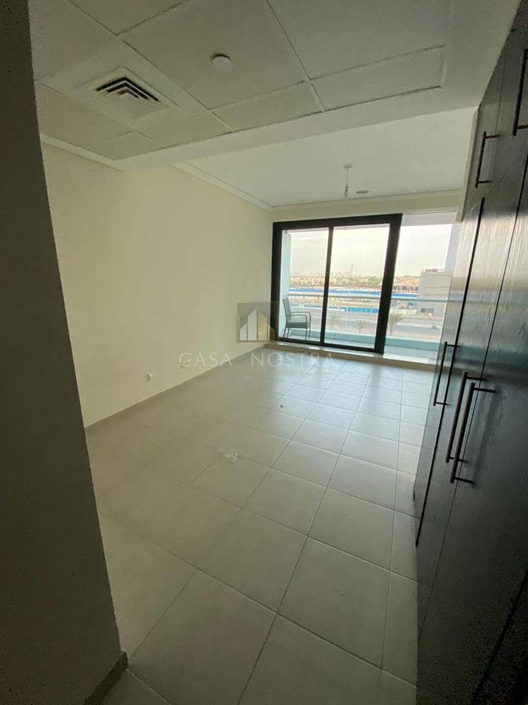 4 Studio with Balcony Community and Road  View