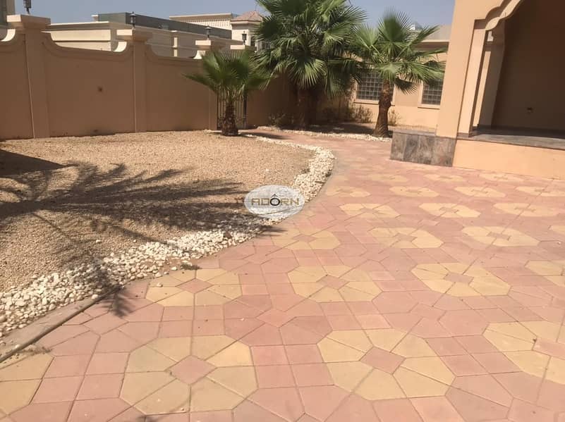 21 Spacious 5 bedroom plus maid independent villa with private pool in and garden in Al Qouze