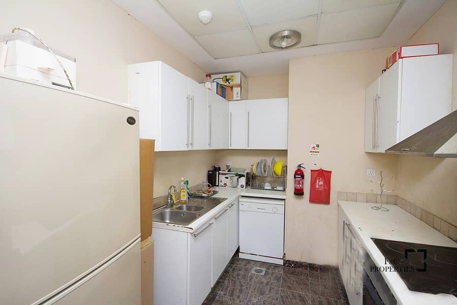 4 Chiller Free | Closed kitchen | Clean Apartment
