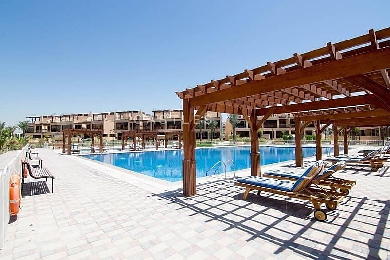 4 Spacious 4 bed+maids Townhouse in Jumeirah Islands