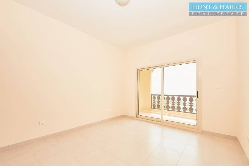 9 Spacious Three Bedroom Apartment - Walkable to the Beach