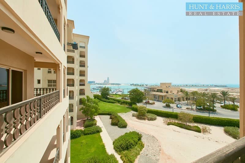 14 Spacious Three Bedroom Apartment - Walkable to the Beach