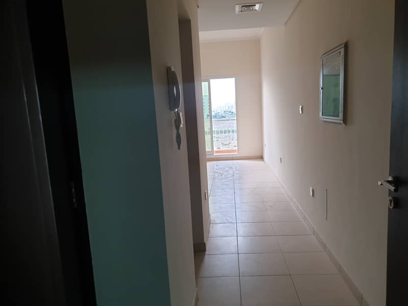 1 bed with balcony l Queue Point l Mid Floor