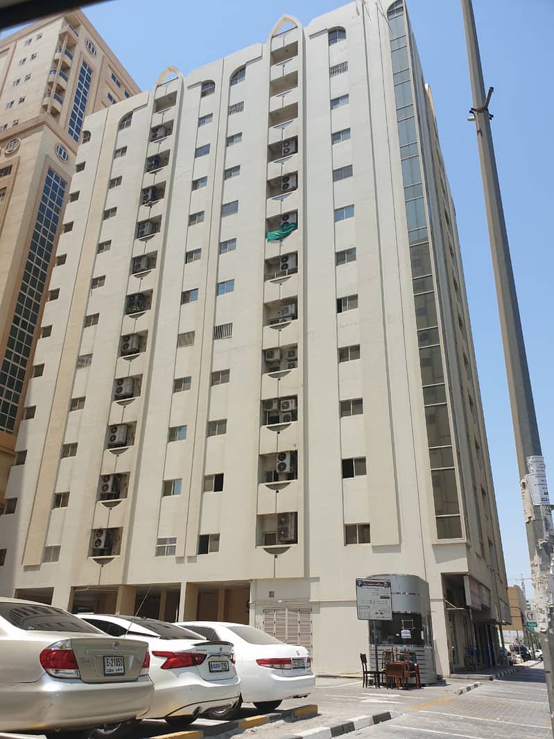 AbuShagara Park 3BHK Just 35K I Huge Size I Balcony I 2WR I Big Size I 4-Chq in Abu Shagara Sharjah