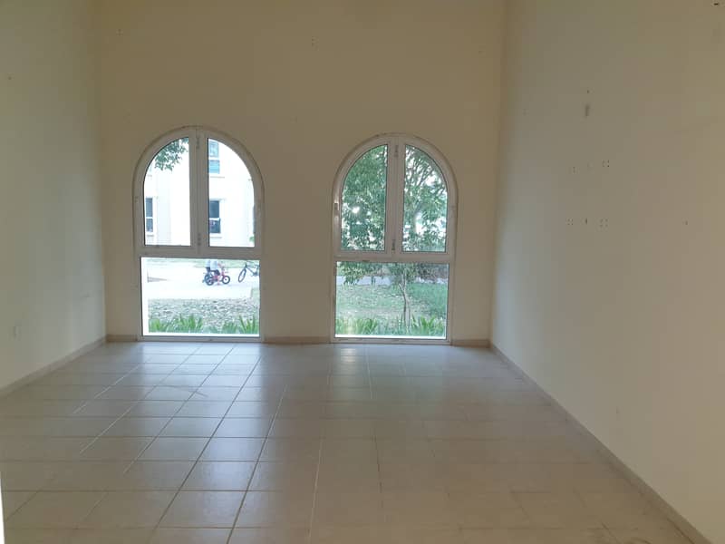 4 Large studio on ground floor near to metro in Discovery