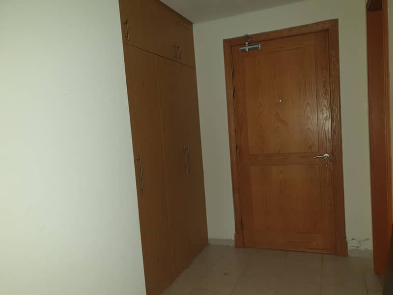 15 Large studio on ground floor near to metro in Discovery