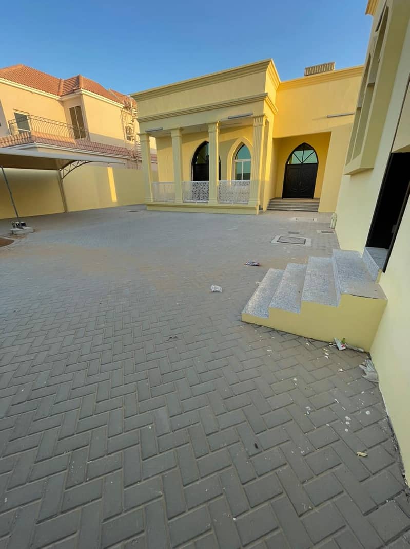 Вилла в Мадинат Аль Рияд, 6 спален, 155000 AED - 5102457