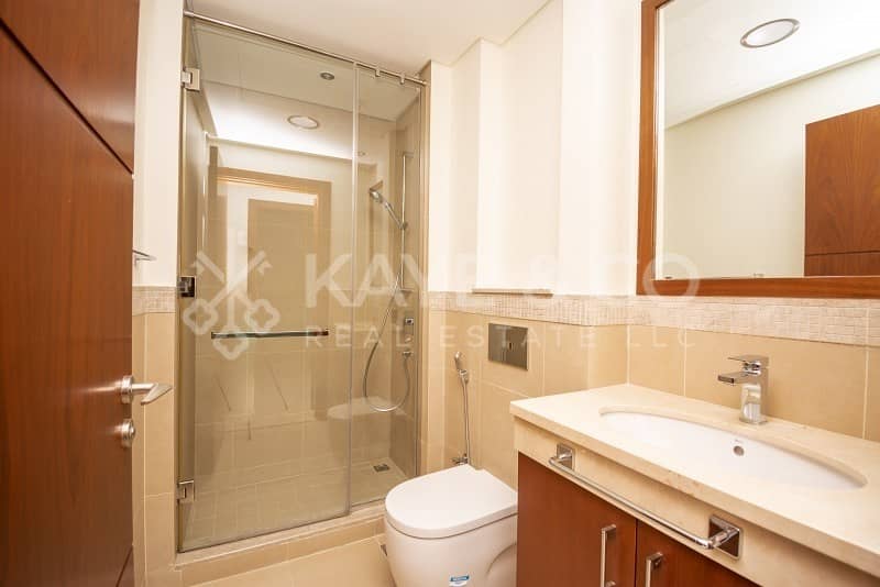 13 High Floor | Maid and Powder Room | Corner Unit