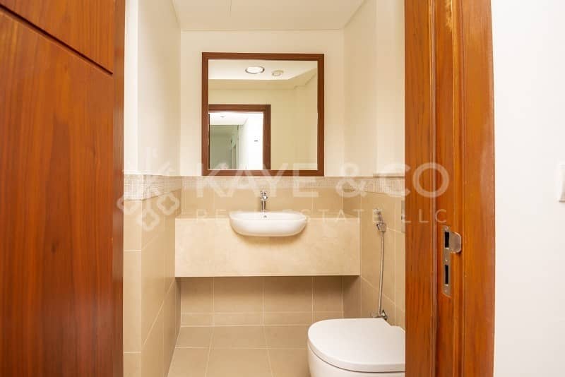 14 High Floor | Maid and Powder Room | Corner Unit