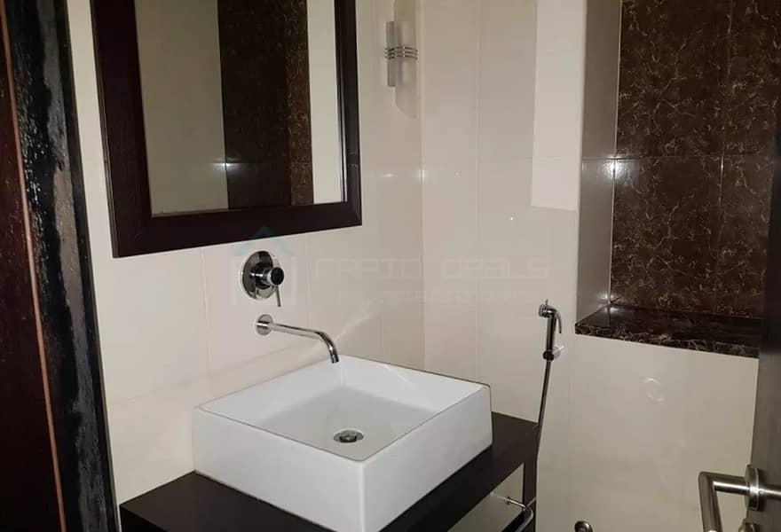 8 Well Maintained 2BR+M facing SZR @ Green Lakes