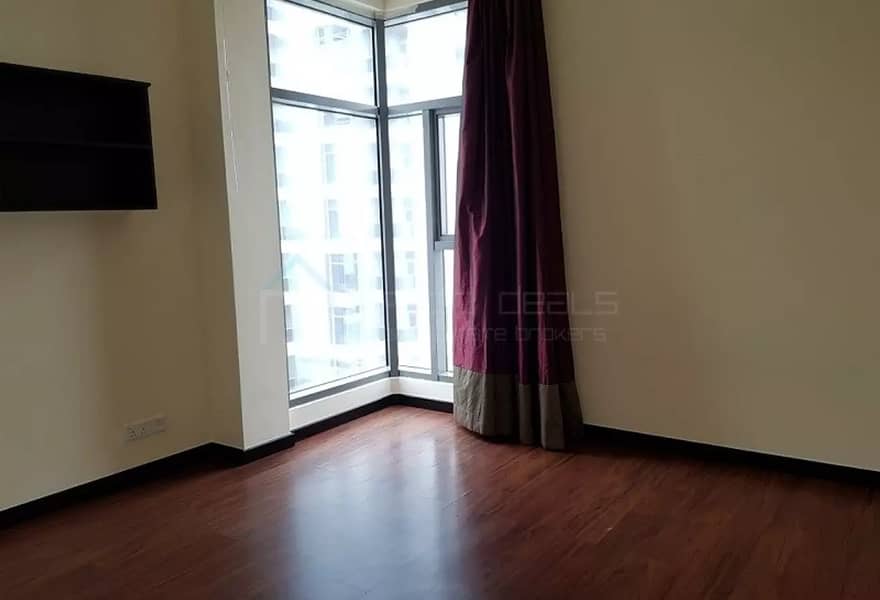 12 Well Maintained 2BR+M facing SZR @ Green Lakes