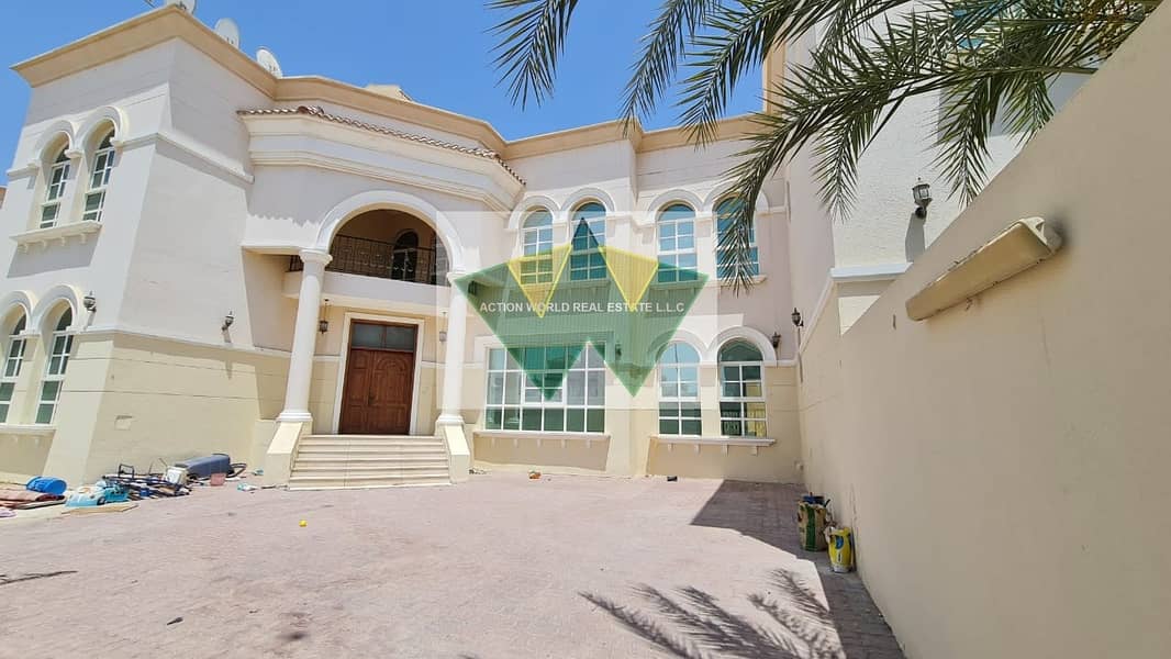 Spacious 5 B/R Villa With Private Entrance  $% MBZ City