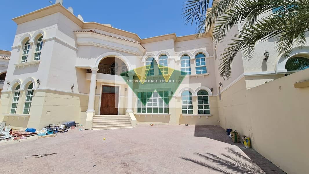 9 Spacious 5 B/R Villa With Private Entrance  $% MBZ City