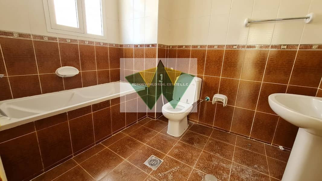 10 Spacious 5 B/R Villa With Private Entrance  $% MBZ City