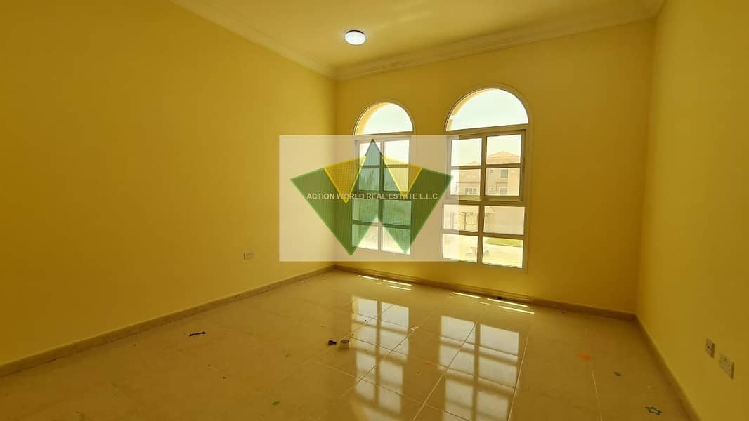 11 Spacious 5 B/R Villa With Private Entrance  $% MBZ City