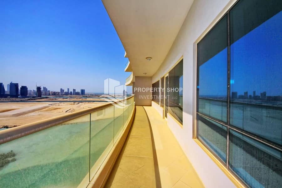 2 Spacious & Immaculate Apt with Huge Balcony!