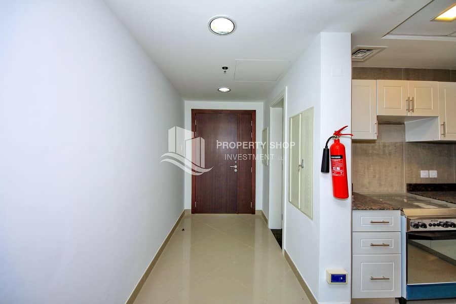 5 Spacious & Immaculate Apt with Huge Balcony!