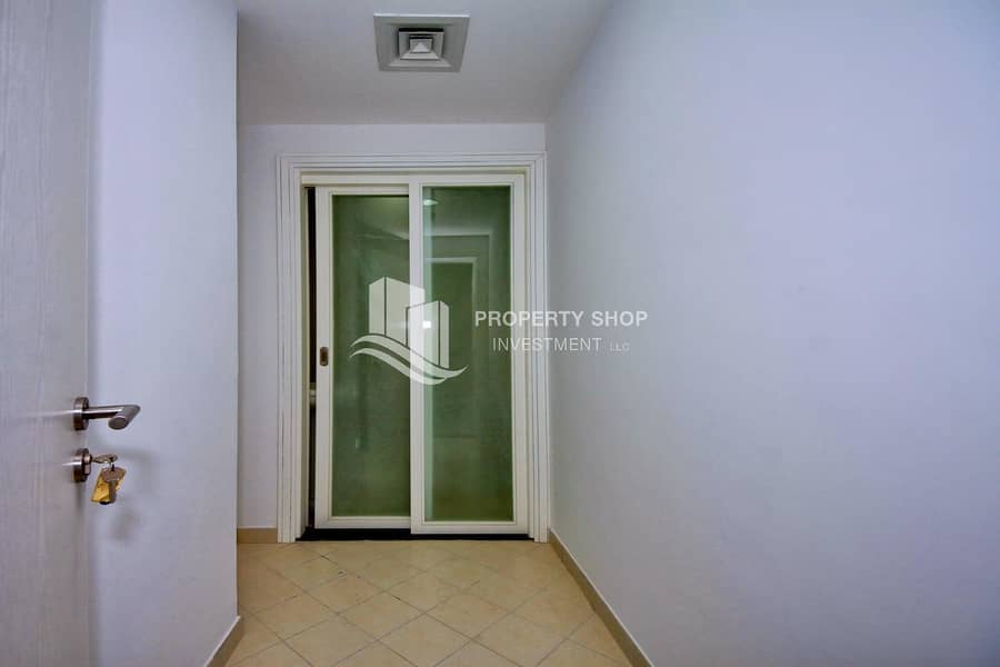 9 Spacious & Immaculate Apt with Huge Balcony!