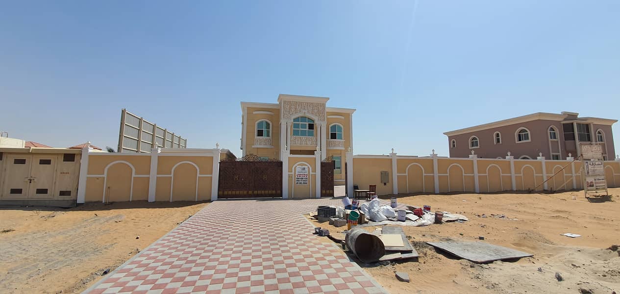 Independent huge brand new 5br+maids+driverroom villa 20000sqft rent 180k in 4payment  in rehmania area sharjah