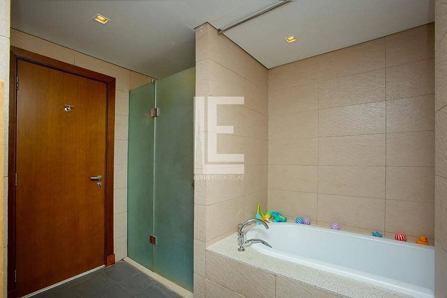 6 Spacious 2br+M in Palm Jumeirah in Pristine Condition