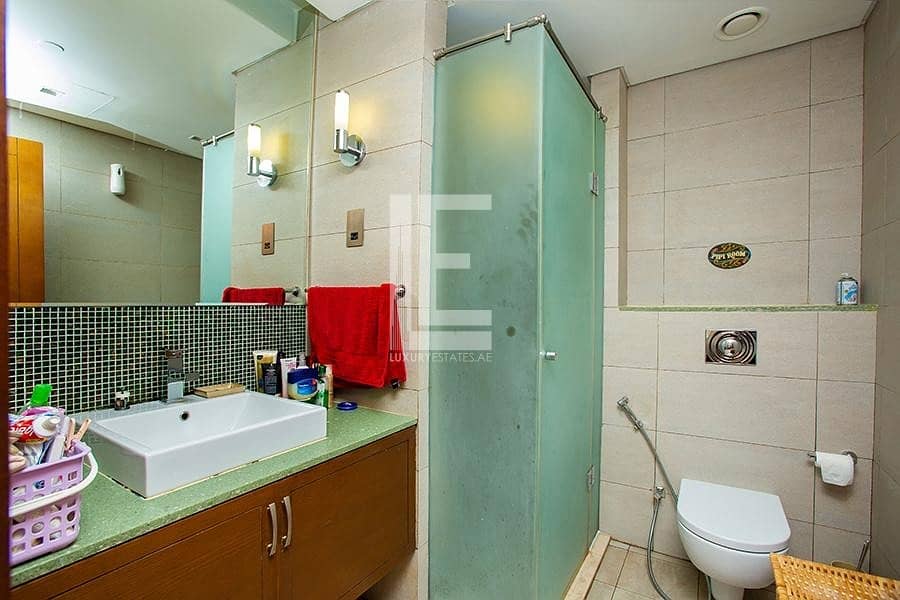 7 Spacious 2br+M in Palm Jumeirah in Pristine Condition