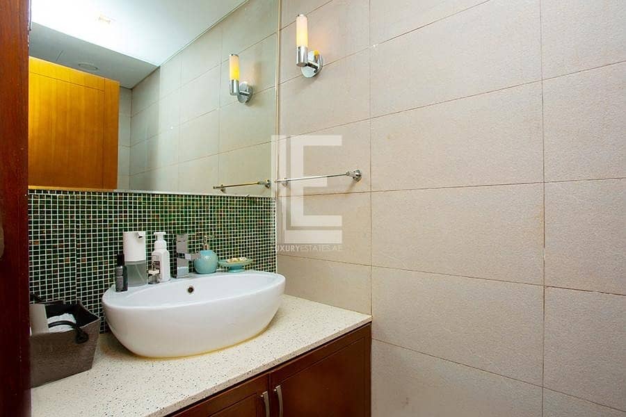 8 Spacious 2br+M in Palm Jumeirah in Pristine Condition