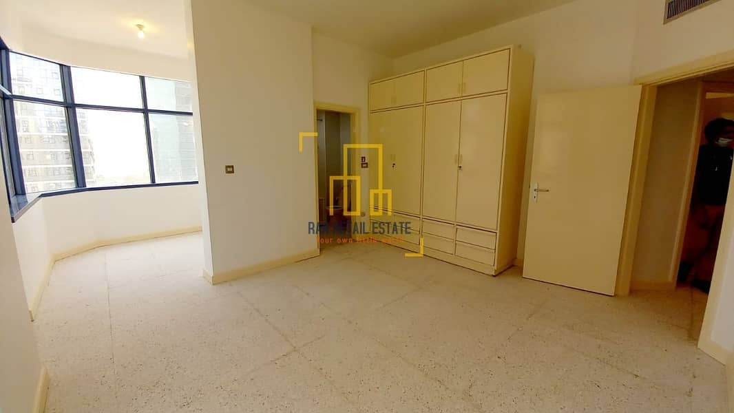 29 Sea View Huge  4bedroom apartment with balcony + maids room + store room