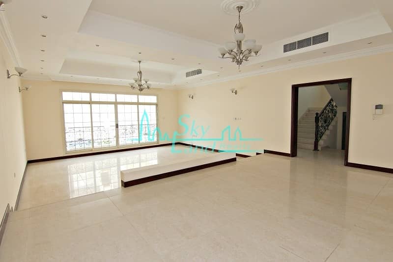 2 Spacious 4 Bed Villa+M With A Shared Pool