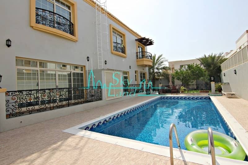 4 Spacious 4 Bed Villa+M With A Shared Pool